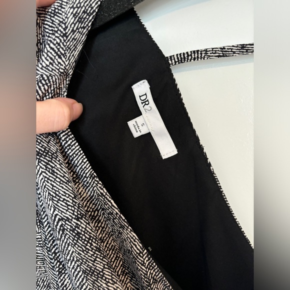 Daniel Rainn sleeveless v neck dress with tie waist - Picture 5 of 5